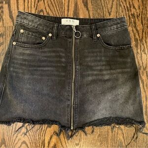 Free People We The Free Zip It Up Raw Hem Denim Mini Skirt Y2K Black
Size 27
